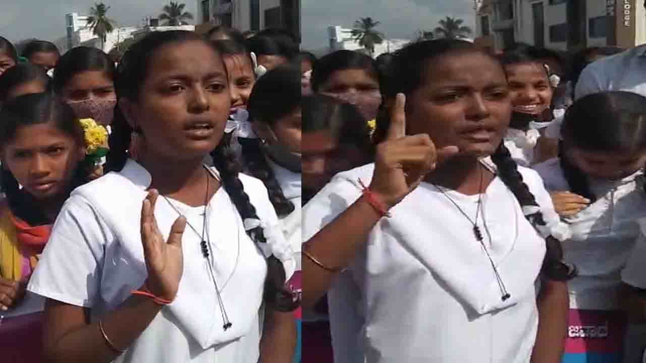 ಮಠಕ್ಕೆ ಬಂದು ಮೊಟ್ಟೆ ತಿನ್ನುತ್ತೇವೆ ಎಂದಿದ್ದ ಬಾಲಕಿಗೆ ಸನ್ಮಾನ, ಉಡುಪಿ ಹಿಜಾಬ್ ವಿವಾದದ ಬಗ್ಗೆ ರಘುಪತಿ ಭಟ್ ಪ್ರತಿಕ್ರಿಯೆ ಮಠಕ್ಕೆ ಬಂದು ಮೊಟ್ಟೆ ತಿನ್ನುತ್ತೇವೆ ಎಂದಿದ್ದ ಬಾಲಕಿಗೆ ಸನ್ಮಾನ, ಉಡುಪಿ ಹಿಜಾಬ್ ವಿವಾದದ ಬಗ್ಗೆ ರಘುಪತಿ ಭಟ್ ಪ್ರತಿಕ್ರಿಯೆ