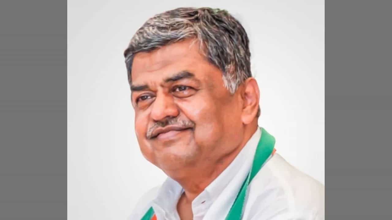 ವಿಧಾನ ಪರಿಷತ್ ವಿಪಕ್ಷ ನಾಯಕನಾಗಿ ಅಧಿಕಾರ ಸ್ವೀಕರಿಸಿದ ಬಿ.ಕೆ ಹರಿಪ್ರಸಾದ್ ವಿಧಾನ ಪರಿಷತ್ ವಿಪಕ್ಷ ನಾಯಕನಾಗಿ ಅಧಿಕಾರ ಸ್ವೀಕರಿಸಿದ ಬಿ.ಕೆ ಹರಿಪ್ರಸಾದ್