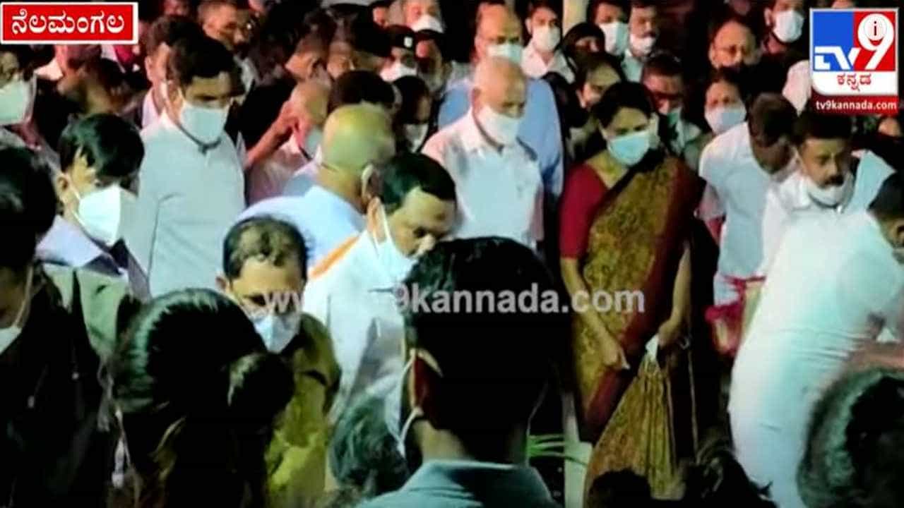 ವೀರಶೈವ ಲಿಂಗಾಯತ ಸಂಪ್ರದಾಯದಂತೆ ಬಿಎಸ್ ಯಡಿಯೂರಪ್ಪ ಮೊಮ್ಮಗಳು ಡಾ. ಸೌಂದರ್ಯ ಅಂತ್ಯಕ್ರಿಯೆ ವೀರಶೈವ ಲಿಂಗಾಯತ ಸಂಪ್ರದಾಯದಂತೆ ಬಿಎಸ್ ಯಡಿಯೂರಪ್ಪ ಮೊಮ್ಮಗಳು ಡಾ. ಸೌಂದರ್ಯ ಅಂತ್ಯಕ್ರಿಯೆ