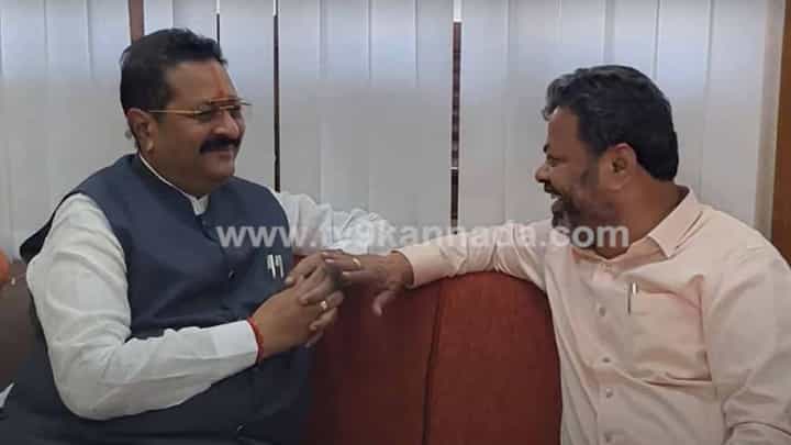ಬದ್ಧವೈರಿಗಳಂತಾಡುತ್ತಿದ್ದ ರೇಣುಕಾಚಾರ್ಯ ಮತ್ತು ಬಸನಗೌಡ ಯತ್ನಾಳ್ ಆಪ್ತ ಸಮಾಲೋಚನೆ ನಡೆಸಿದರು! ಬದ್ಧವೈರಿಗಳಂತಾಡುತ್ತಿದ್ದ ರೇಣುಕಾಚಾರ್ಯ ಮತ್ತು ಬಸನಗೌಡ ಯತ್ನಾಳ್ ಆಪ್ತ ಸಮಾಲೋಚನೆ ನಡೆಸಿದರು!