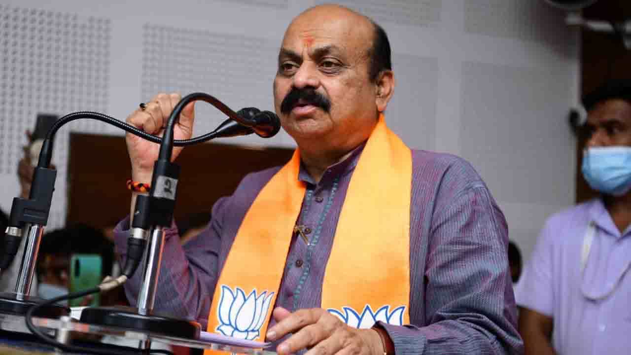 ರಾಷ್ಟ್ರಪಿತ ಮಹಾತ್ಮ ಗಾಂಧೀಜಿ ಪುಣ್ಯಸ್ಮರಣೆ; ಗಾಂಧೀಜಿ ಭಾವಚಿತ್ರಕ್ಕೆ ಪುಷ್ಪನಮನ ಸಲ್ಲಿಸಿ ಮೌನಾಚರಣೆ ಮಾಡಿದ ಸಿಎಂ ಬೊಮ್ಮಾಯಿ ರಾಷ್ಟ್ರಪಿತ ಮಹಾತ್ಮ ಗಾಂಧೀಜಿ ಪುಣ್ಯಸ್ಮರಣೆ; ಗಾಂಧೀಜಿ ಭಾವಚಿತ್ರಕ್ಕೆ ಪುಷ್ಪನಮನ ಸಲ್ಲಿಸಿ ಮೌನಾಚರಣೆ ಮಾಡಿದ ಸಿಎಂ ಬೊಮ್ಮಾಯಿ