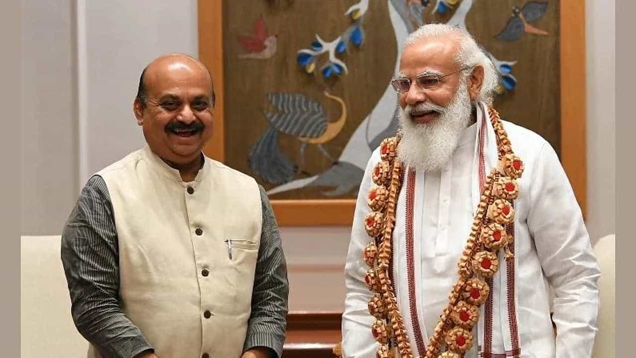 ಮಗನ ಮುಖ ನೋಡಬೇಕೆಂಬ ಹೆತ್ತವರ ಕೋರಿಕೆ ಈಡೇರಿಸಿದಿರಿ- ಪ್ರಧಾನಿ ಮೋದಿಗೆ ಕರೆ ಮಾಡಿ ಧನ್ಯವಾದ ತಿಳಿಸಿದ ಬೊಮ್ಮಾಯಿ ಮಗನ ಮುಖ ನೋಡಬೇಕೆಂಬ ಹೆತ್ತವರ ಕೋರಿಕೆ ಈಡೇರಿಸಿದಿರಿ- ಪ್ರಧಾನಿ ಮೋದಿಗೆ ಕರೆ ಮಾಡಿ ಧನ್ಯವಾದ ತಿಳಿಸಿದ ಬೊಮ್ಮಾಯಿ