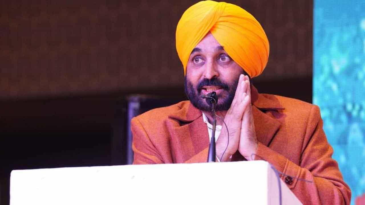 ಕಾಲೇಜ್ ಡ್ರಾಪ್ಔಟ್, ಸ್ಟ್ಯಾಂಡಪ್ ಕಾಮಿಡಿಯನ್ ಈಗ ಆಮ್ ಆದ್ಮಿ ಪಕ್ಷದ ಪಂಜಾಬ್ ಮುಖ್ಯಮಂತ್ರಿ ಅಭ್ಯರ್ಥಿ; ಇಲ್ಲಿದೆ ಭಗವಂತ್ ಮಾನ್ ಪರಿಚಯ ಕಾಲೇಜ್ ಡ್ರಾಪ್ಔಟ್, ಸ್ಟ್ಯಾಂಡಪ್ ಕಾಮಿಡಿಯನ್ ಈಗ ಆಮ್ ಆದ್ಮಿ ಪಕ್ಷದ ಪಂಜಾಬ್ ಮುಖ್ಯಮಂತ್ರಿ ಅಭ್ಯರ್ಥಿ; ಇಲ್ಲಿದೆ ಭಗವಂತ್ ಮಾನ್ ಪರಿಚಯ