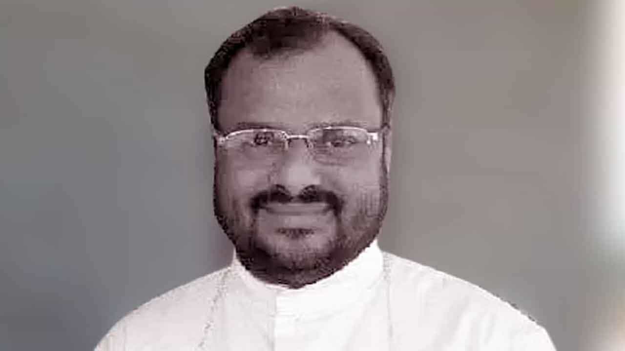 ಕೇರಳ: ಕ್ರೈಸ್ತ ಸನ್ಯಾಸಿನಿಯ ಅತ್ಯಾಚಾರ ಪ್ರಕರಣ; ಆರೋಪಿ ಬಿಷಪ್ ಫ್ರಾಂಕೋ ಮುಳಯ್ಕಲ್ ತಪ್ಪಿತಸ್ಥನಲ್ಲ ಎಂದ ಕೋರ್ಟ್ ಕೇರಳ: ಕ್ರೈಸ್ತ ಸನ್ಯಾಸಿನಿಯ ಅತ್ಯಾಚಾರ ಪ್ರಕರಣ; ಆರೋಪಿ ಬಿಷಪ್ ಫ್ರಾಂಕೋ ಮುಳಯ್ಕಲ್ ತಪ್ಪಿತಸ್ಥನಲ್ಲ ಎಂದ ಕೋರ್ಟ್