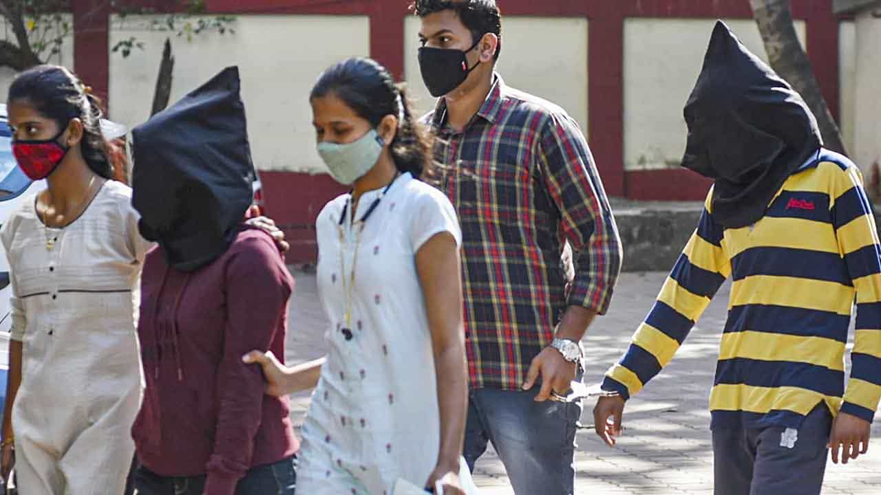 ಸುಲ್ಲಿ ಡೀಲ್ಸ್ನಲ್ಲಿಯೂ ಬುಲ್ಲಿ ಬಾಯ್ ಆ್ಯಪ್ ಪ್ರಕರಣದ ಆರೋಪಿಗಳು ಭಾಗಿ: ಮುಂಬೈ ಪೊಲೀಸ್ ಸುಲ್ಲಿ ಡೀಲ್ಸ್ನಲ್ಲಿಯೂ ಬುಲ್ಲಿ ಬಾಯ್ ಆ್ಯಪ್ ಪ್ರಕರಣದ ಆರೋಪಿಗಳು ಭಾಗಿ: ಮುಂಬೈ ಪೊಲೀಸ್
