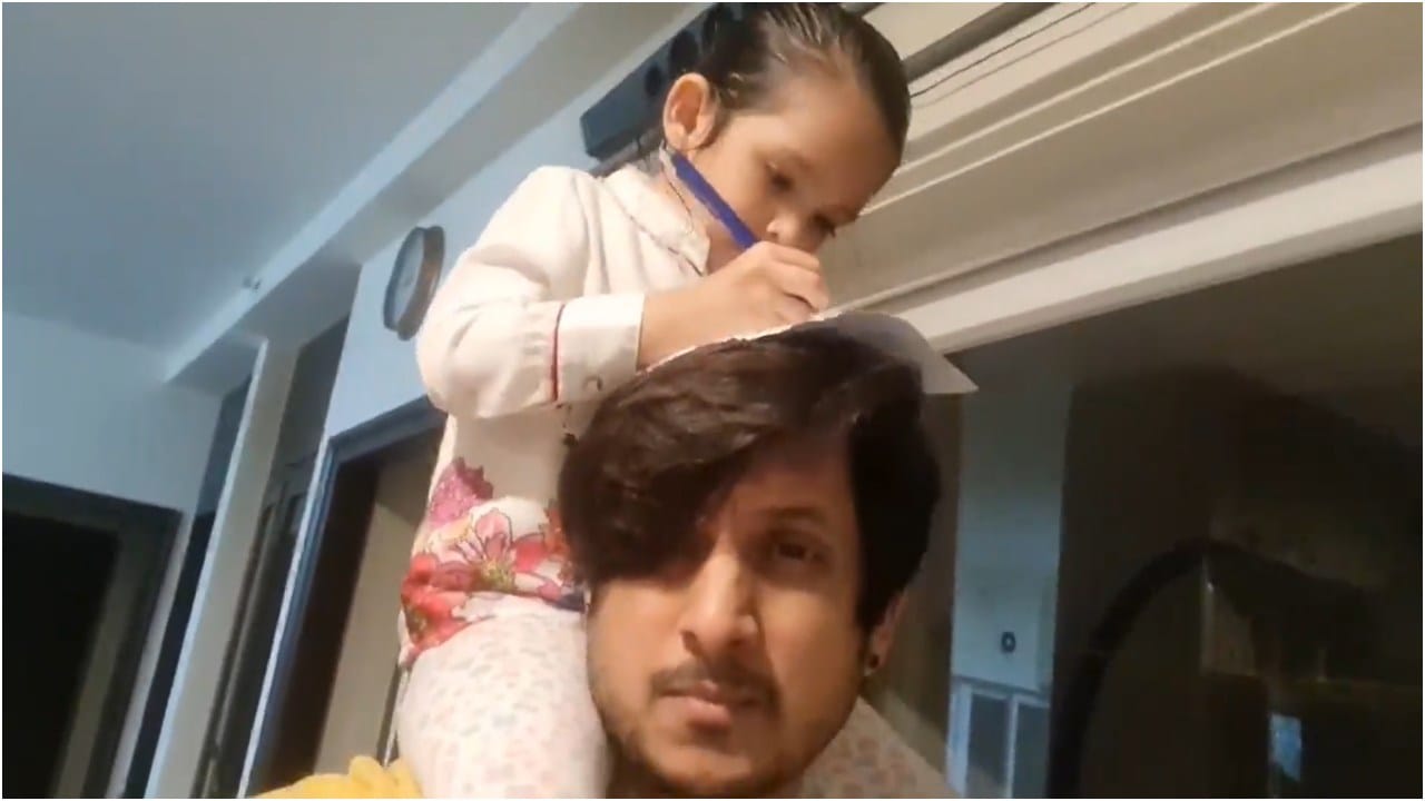 ಅಜಯ್ ರಾವ್ ತಲೆ ಮೇಲೆ ಪುತ್ರಿ ಬರೆದ ಹೊಸ ಚಿತ್ರಕಥೆ: ಮುದ್ದಾದ ವಿಡಿಯೋ ವೈರಲ್ ...