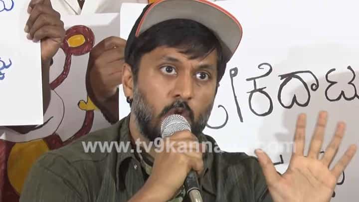 ‘ನಮಗೆ ಪರಿಸರ ಉಳಿಸುವ ಮನುಷ್ಯತ್ವ ಬೇಕು’; ನಟ ಚೇತನ್ ‘ನಮಗೆ ಪರಿಸರ ಉಳಿಸುವ ಮನುಷ್ಯತ್ವ ಬೇಕು’; ನಟ ಚೇತನ್