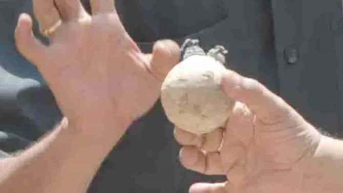 ಚೆಂಡು ಎಂದು ಭಾವಿಸಿ ಕಚ್ಚಾ ಬಾಂಬ್​ ಹಾರಿಸಿ ಆಟವಾಡಿದ ಮಕ್ಕಳು; ಸ್ಫೋಟಗೊಂಡು ಮೂರು ಮಕ್ಕಳಿಗೆ ಗಂಭೀರ ಗಾಯ