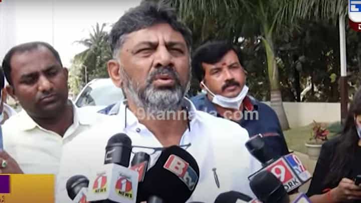 ಸಮನ್ವಿ ಮನೆಗೆ ಭೇಟಿ ನೀಡಿ ತಂದೆ-ತಾಯಿಗಳಿಗೆ ಸಾಂತ್ವನ ಹೇಳಿದರು ಕೆಪಿಸಿಸಿ ಅಧ್ಯಕ್ಷ ಡಿಕೆ ಶಿವಕುಮಾರ ಸಮನ್ವಿ ಮನೆಗೆ ಭೇಟಿ ನೀಡಿ ತಂದೆ-ತಾಯಿಗಳಿಗೆ ಸಾಂತ್ವನ ಹೇಳಿದರು ಕೆಪಿಸಿಸಿ ಅಧ್ಯಕ್ಷ ಡಿಕೆ ಶಿವಕುಮಾರ