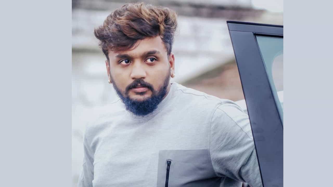 ನಟ ಧನ್ವೀರ್ ಗೌಡ 3ನೇ ಸಿನಿಮಾ ಹೇಗಿರಲಿದೆ? ಟೈಟಲ್, ಫಸ್ಟ್ಲುಕ್ ಬಿಡುಗಡೆಗೆ ದಿನಾಂಕ ಫಿಕ್ಸ್ ನಟ ಧನ್ವೀರ್ ಗೌಡ 3ನೇ ಸಿನಿಮಾ ಹೇಗಿರಲಿದೆ? ಟೈಟಲ್, ಫಸ್ಟ್ಲುಕ್ ಬಿಡುಗಡೆಗೆ ದಿನಾಂಕ ಫಿಕ್ಸ್
