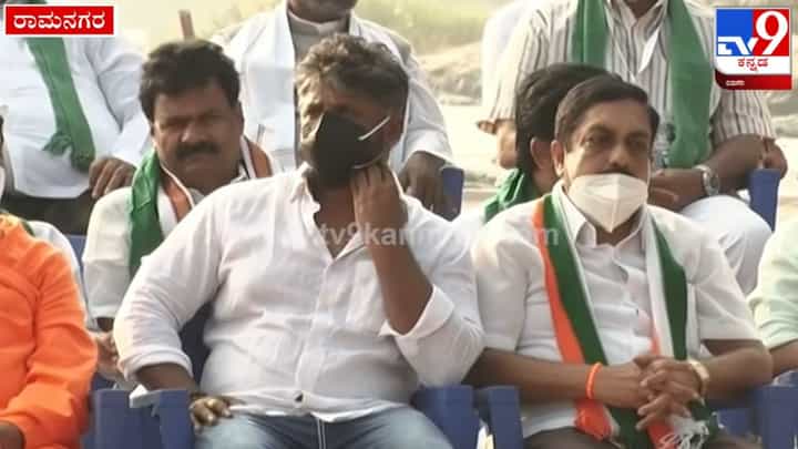 ಮೇಕೆದಾಟು ಪಾದಯಾತ್ರೆಯಲ್ಲಿ ದುನಿಯಾ ವಿಜಯ್ ಭಾಗಿ; ನೀರಿಗಾಗಿ ಹೋರಾಟಕ್ಕೆ ‘ಸಲಗ’ ಬೆಂಬಲ ಮೇಕೆದಾಟು ಪಾದಯಾತ್ರೆಯಲ್ಲಿ ದುನಿಯಾ ವಿಜಯ್ ಭಾಗಿ; ನೀರಿಗಾಗಿ ಹೋರಾಟಕ್ಕೆ ‘ಸಲಗ’ ಬೆಂಬಲ