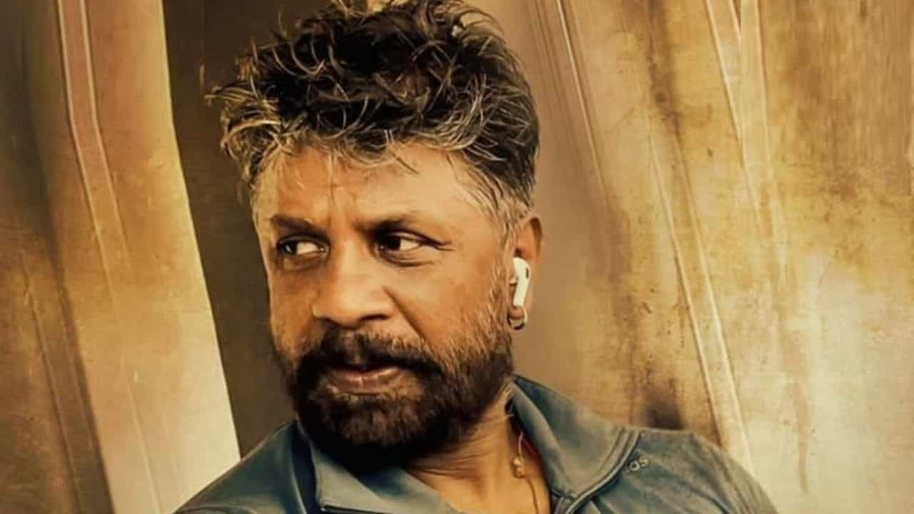 ‘ಅಪ್ಪ, ಅಮ್ಮ, ಅಪ್ಪು ಅವರನ್ನು ಕಳೆದುಕೊಂಡ ನೋವು ಕಾಡುತ್ತಿದೆ’ ಎಂದು ಬರ್ತ್ಡೇ ಆಚರಣೆಗೆ ದುನಿಯಾ ವಿಜಯ್ ಬ್ರೇಕ್ ‘ಅಪ್ಪ, ಅಮ್ಮ, ಅಪ್ಪು ಅವರನ್ನು ಕಳೆದುಕೊಂಡ ನೋವು ಕಾಡುತ್ತಿದೆ’ ಎಂದು ಬರ್ತ್ಡೇ ಆಚರಣೆಗೆ ದುನಿಯಾ ವಿಜಯ್ ಬ್ರೇಕ್