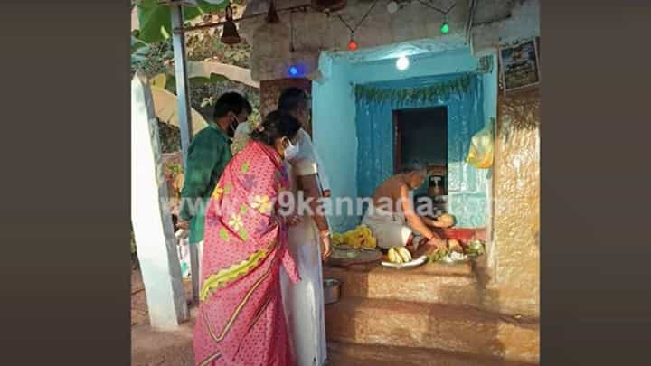 ಸಚಿವಾಕಾಂಕ್ಷಿಗಳ ರೇಸ್ನಲ್ಲಿ ಸೋಮಶೇಖರ್ ರೆಡ್ಡಿ, ಸಂಡೂರಿನ ಕುಮಾರಸ್ವಾಮಿ ದೇವಸ್ಥಾನದಲ್ಲಿ ವಿಶೇಷ ಪೂಜೆ! ಸಚಿವಾಕಾಂಕ್ಷಿಗಳ ರೇಸ್ನಲ್ಲಿ ಸೋಮಶೇಖರ್ ರೆಡ್ಡಿ, ಸಂಡೂರಿನ ಕುಮಾರಸ್ವಾಮಿ ದೇವಸ್ಥಾನದಲ್ಲಿ ವಿಶೇಷ ಪೂಜೆ!
