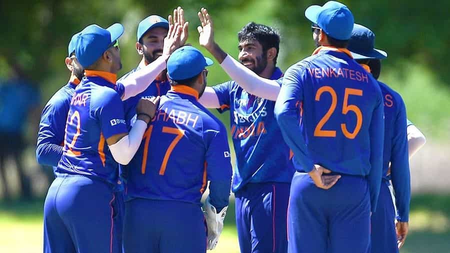 IND vs SL: ಬುಮ್ರಾ, ಜಡ್ಡುಗೆ ಸ್ಥಾನ ಖಚಿತ.. ಯಾರಿಗೆ ಕೋಕ್? ಮೊದಲ ಟಿ20ಗೆ ಭಾರತದ ಸಂಭಾವ್ಯ ಪ್ಲೇಯಿಂಗ್ 11 IND vs SL: ಬುಮ್ರಾ, ಜಡ್ಡುಗೆ ಸ್ಥಾನ ಖಚಿತ.. ಯಾರಿಗೆ ಕೋಕ್? ಮೊದಲ ಟಿ20ಗೆ ಭಾರತದ ಸಂಭಾವ್ಯ ಪ್ಲೇಯಿಂಗ್ 11