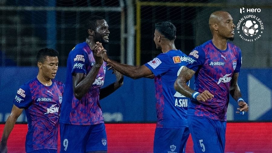 ISL: 3-0 ಗೋಲುಗಳ ಅಂತರದಿಂದ ಹಾಲಿ ಚಾಂಪಿಯನ್ ಮುಂಬೈ ತಂಡಕ್ಕೆ ಸೋಲುಣಿಸಿದ ಬೆಂಗಳೂರು ಎಫ್ಸಿ ISL: 3-0 ಗೋಲುಗಳ ಅಂತರದಿಂದ ಹಾಲಿ ಚಾಂಪಿಯನ್ ಮುಂಬೈ ತಂಡಕ್ಕೆ ಸೋಲುಣಿಸಿದ ಬೆಂಗಳೂರು ಎಫ್ಸಿ
