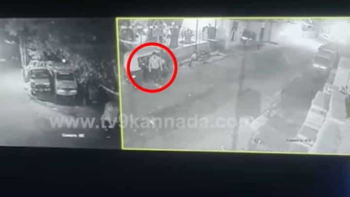 ಬೆಂಗಳೂರಿನ ದೇವಸ್ಥಾನಗಳನ್ನು ಸರಿಯಾಗಿ ಭದ್ರಪಡಿಸಿ, ನಗರದಲ್ಲಿ ವಿಗ್ರಹ ಚೋರರಿದ್ದಾರೆ! ಬೆಂಗಳೂರಿನ ದೇವಸ್ಥಾನಗಳನ್ನು ಸರಿಯಾಗಿ ಭದ್ರಪಡಿಸಿ, ನಗರದಲ್ಲಿ ವಿಗ್ರಹ ಚೋರರಿದ್ದಾರೆ!