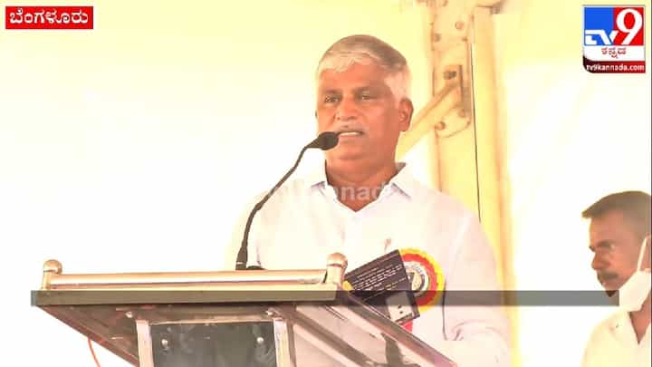 ಕಾಂಗ್ರೆಸ್ನತ್ತ ಮುಖ ಮಾಡಿದ್ರಾ ಜೆಡಿಎಸ್ ಶಾಸಕ? ರಾಜ್ಯ ರಾಜಕೀಯದಲ್ಲಿ ಸಂಚಲನ ಸೃಷ್ಟಿಸಿದ ಭೇಟಿ ಕಾಂಗ್ರೆಸ್ನತ್ತ ಮುಖ ಮಾಡಿದ್ರಾ ಜೆಡಿಎಸ್ ಶಾಸಕ? ರಾಜ್ಯ ರಾಜಕೀಯದಲ್ಲಿ ಸಂಚಲನ ಸೃಷ್ಟಿಸಿದ ಭೇಟಿ