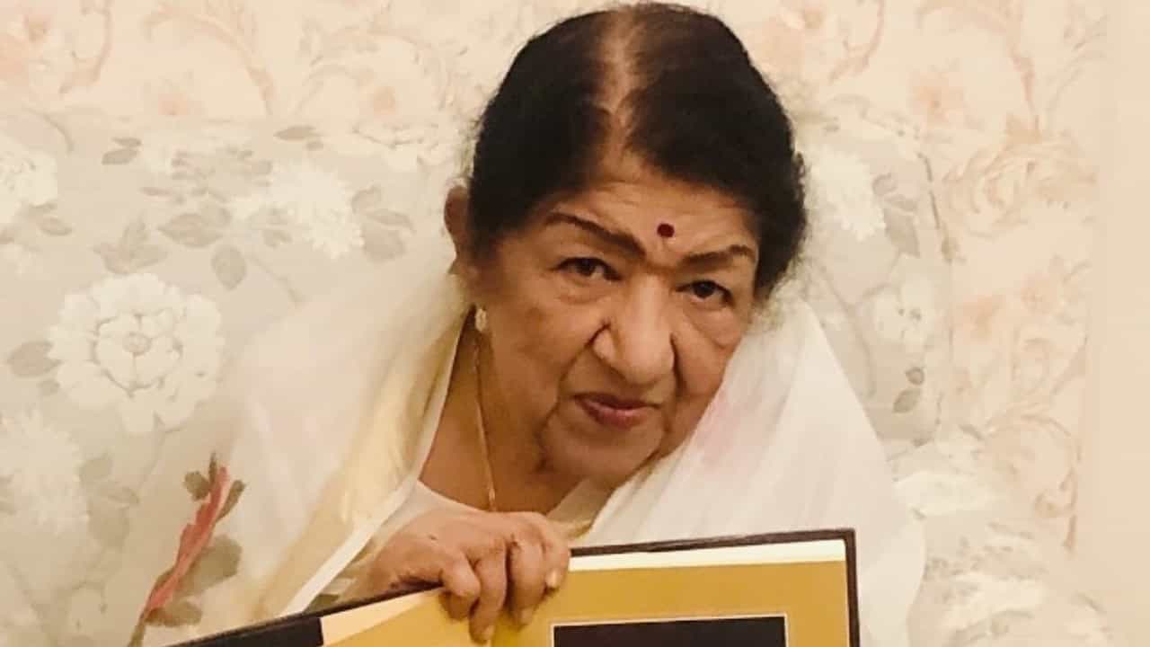 ಲತಾ ಮಂಗೇಶ್ಕರ್ ಆರೋಗ್ಯದ ಬಗ್ಗೆ ಹಬ್ಬಿದೆ ಸುಳ್ಳು ಸುದ್ದಿ; ಐಸಿಯುನಲ್ಲಿರುವ ಅವರ ಸ್ಥಿತಿ ನಿಜಕ್ಕೂ ಹೇಗಿದೆ? ಲತಾ ಮಂಗೇಶ್ಕರ್ ಆರೋಗ್ಯದ ಬಗ್ಗೆ ಹಬ್ಬಿದೆ ಸುಳ್ಳು ಸುದ್ದಿ; ಐಸಿಯುನಲ್ಲಿರುವ ಅವರ ಸ್ಥಿತಿ ನಿಜಕ್ಕೂ ಹೇಗಿದೆ?