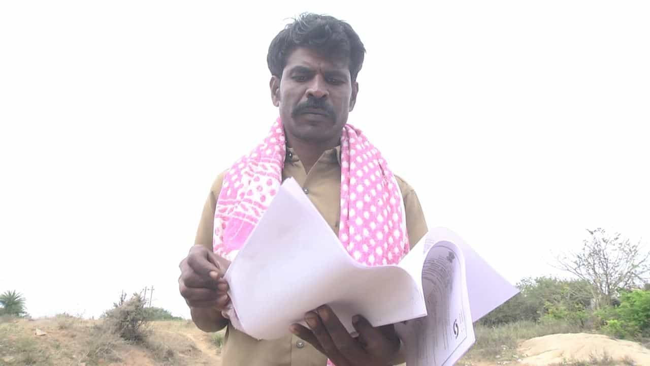 ಕೋಲಾರ: ಜೀವಂತ ರೈತನಿಗೆ ಮರಣ ಪ್ರಮಾಣಪತ್ರ! ಇದು ಅಧಿಕಾರಿಗಳ ಎಡವಟ್ಟೋ ದುರುದ್ದೇಶದ ಕೃತ್ಯವೋ? ಕೋಲಾರ: ಜೀವಂತ ರೈತನಿಗೆ ಮರಣ ಪ್ರಮಾಣಪತ್ರ! ಇದು ಅಧಿಕಾರಿಗಳ ಎಡವಟ್ಟೋ ದುರುದ್ದೇಶದ ಕೃತ್ಯವೋ?
