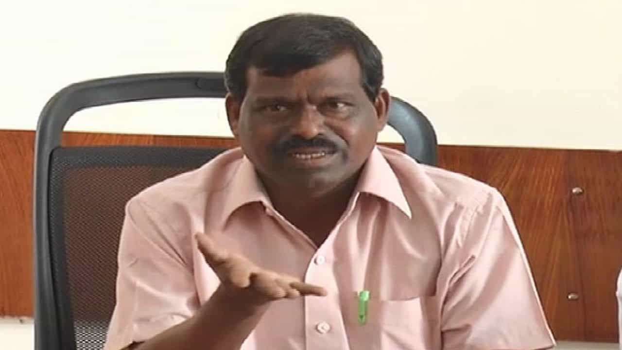 ಕರ್ತವ್ಯನಿರತ ಪೊಲೀಸ್ ಸಿಬ್ಬಂದಿಗೆ ನಿಂದಿಸಿದ ಆರೋಪ: ಸ್ಪಷ್ಟನೆ ನೀಡಿದ ಬಿಜೆಪಿ ಶಾಸಕ ಎಂಪಿ ಕುಮಾರಸ್ವಾಮಿ- ಏನಿದು ಪ್ರಕರಣ? ಕರ್ತವ್ಯನಿರತ ಪೊಲೀಸ್ ಸಿಬ್ಬಂದಿಗೆ ನಿಂದಿಸಿದ ಆರೋಪ: ಸ್ಪಷ್ಟನೆ ನೀಡಿದ ಬಿಜೆಪಿ ಶಾಸಕ ಎಂಪಿ ಕುಮಾರಸ್ವಾಮಿ- ಏನಿದು ಪ್ರಕರಣ?