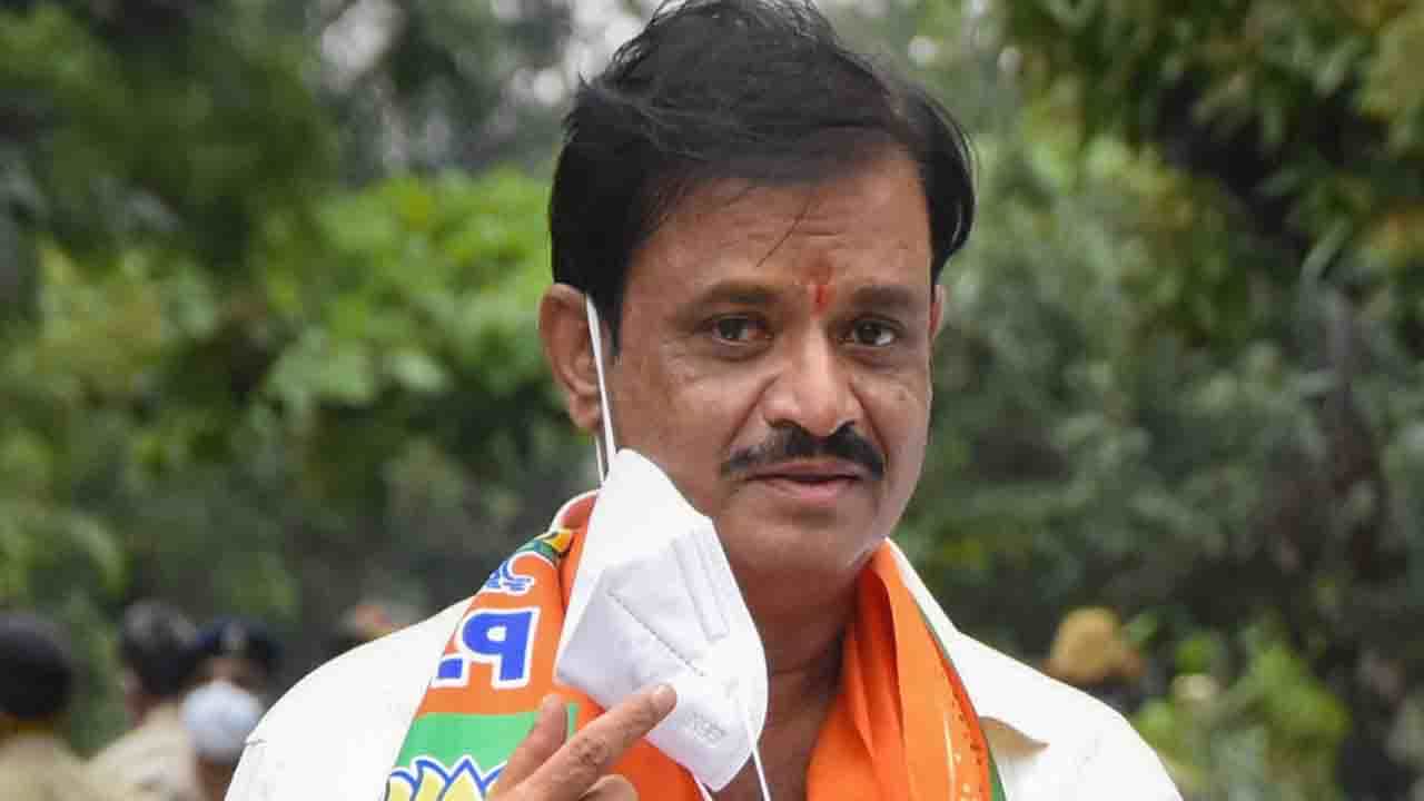 ನಾವು ಯಾವತ್ತಿದ್ದರೂ ವಲಸಿಗರೇ, ನಮ್ಮನ್ನು ವಲಸಿಗರು ಅಂತಾನೇ ಕರೆಯುತ್ತಾರೆ: ಸಚಿವ ಸಂಪುಟ ಸಭೆಯಲ್ಲಿ ಮುನಿರತ್ನ ಖೇದ ನಾವು ಯಾವತ್ತಿದ್ದರೂ ವಲಸಿಗರೇ, ನಮ್ಮನ್ನು ವಲಸಿಗರು ಅಂತಾನೇ ಕರೆಯುತ್ತಾರೆ: ಸಚಿವ ಸಂಪುಟ ಸಭೆಯಲ್ಲಿ ಮುನಿರತ್ನ ಖೇದ