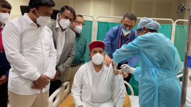 Thawar Chand Gehlot: ಬೂಸ್ಟರ್ ಡೋಸ್ ಪಡೆದ ರಾಜ್ಯಪಾಲ ಥಾವರ್ ಚಂದ್ ಗೆಹ್ಲೋಟ್; ಸಚಿವ ಸುಧಾಕರ್ ಉಪಸ್ಥಿತಿ Thawar Chand Gehlot: ಬೂಸ್ಟರ್ ಡೋಸ್ ಪಡೆದ ರಾಜ್ಯಪಾಲ ಥಾವರ್ ಚಂದ್ ಗೆಹ್ಲೋಟ್; ಸಚಿವ ಸುಧಾಕರ್ ಉಪಸ್ಥಿತಿ