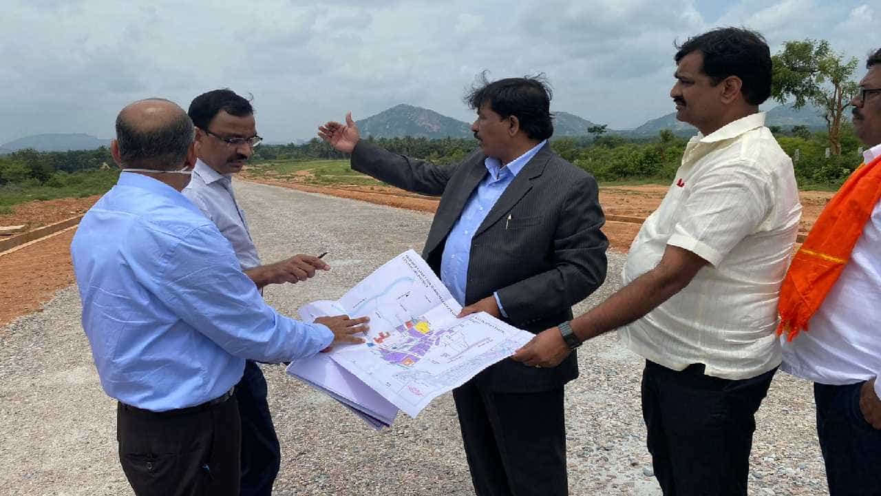 ಹೂಡಿಕೆದಾರರು, ಉದ್ಯಮಿಗಳಿಗೆ ಸಚಿವ ಮುರುಗೇಶ್ ನಿರಾಣಿಯಿಂದ ಹೊಸ ವರ್ಷದ ಬಂಪರ್ ಕೊಡುಗೆ ಹೂಡಿಕೆದಾರರು, ಉದ್ಯಮಿಗಳಿಗೆ ಸಚಿವ ಮುರುಗೇಶ್ ನಿರಾಣಿಯಿಂದ ಹೊಸ ವರ್ಷದ ಬಂಪರ್ ಕೊಡುಗೆ