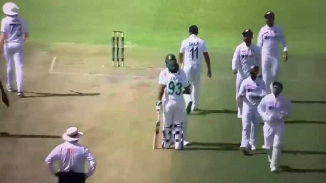 IND vs SA: ನೀವು ಹೀಗೆ ಮಾಡಿದ್ರೆ ನನಗೆ ಹೃದಯಾಘಾತ ಆಗುತ್ತೆ: ಟೀಮ್ ಇಂಡಿಯಾ ಬೌಲರುಗಳಿಗೆ ಎಚ್ಚರಿಕೆ ನೀಡಿದ ಅಂಪೈರ್ IND vs SA: ನೀವು ಹೀಗೆ ಮಾಡಿದ್ರೆ ನನಗೆ ಹೃದಯಾಘಾತ ಆಗುತ್ತೆ: ಟೀಮ್ ಇಂಡಿಯಾ ಬೌಲರುಗಳಿಗೆ ಎಚ್ಚರಿಕೆ ನೀಡಿದ ಅಂಪೈರ್