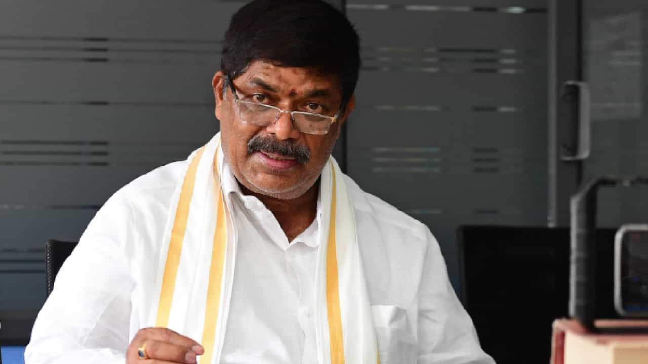 ವೀಕೆಂಡ್ ಕರ್ಫ್ಯೂನಲ್ಲಿ ಮದ್ಯ ಮಾರಾಟಕ್ಕೆ ಅವಕಾಶ ಕೊಡದಿದ್ದರೆ ದಿನಕ್ಕೆ 75 ಕೋಟಿ ನಷ್ಟ; ಸಚಿವ ಗೋಪಾಲಯ್ಯ ಪ್ರಸ್ತಾಪ ವೀಕೆಂಡ್ ಕರ್ಫ್ಯೂನಲ್ಲಿ ಮದ್ಯ ಮಾರಾಟಕ್ಕೆ ಅವಕಾಶ ಕೊಡದಿದ್ದರೆ ದಿನಕ್ಕೆ 75 ಕೋಟಿ ನಷ್ಟ; ಸಚಿವ ಗೋಪಾಲಯ್ಯ ಪ್ರಸ್ತಾಪ