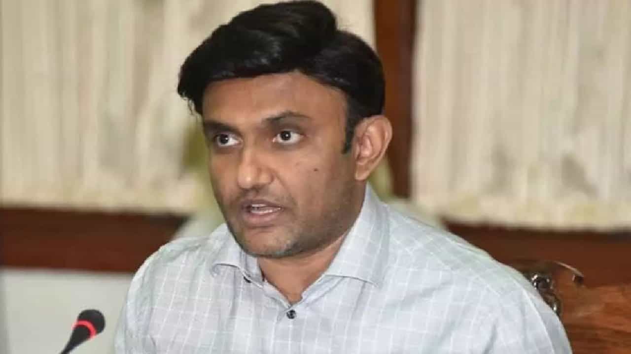 ಜ. 10ರಿಂದ 60 ವರ್ಷ ಮೇಲ್ಪಟ್ಟವರಿಗೆ ಬೂಸ್ಟರ್ ಡೋಸ್, ಆಸ್ಪತ್ರೆಗಳಲ್ಲಿ ವಿಐಪಿಗಳ ಪ್ರಭಾವ ನಡೆಯುವುದಿಲ್ಲ; ಸಚಿವ ಡಾ. ಸುಧಾಕರ್ ಜ. 10ರಿಂದ 60 ವರ್ಷ ಮೇಲ್ಪಟ್ಟವರಿಗೆ ಬೂಸ್ಟರ್ ಡೋಸ್, ಆಸ್ಪತ್ರೆಗಳಲ್ಲಿ ವಿಐಪಿಗಳ ಪ್ರಭಾವ ನಡೆಯುವುದಿಲ್ಲ; ಸಚಿವ ಡಾ. ಸುಧಾಕರ್