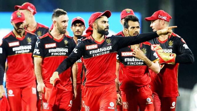 IPL 2022: ಯಾರಾಗಲಿದ್ದಾರೆ RCB ನಾಯಕ: ಹಿಟ್ ಲೀಸ್ಟ್ನಲ್ಲಿದ್ದಾರೆ 4 ಆಟಗಾರರು IPL 2022: ಯಾರಾಗಲಿದ್ದಾರೆ RCB ನಾಯಕ: ಹಿಟ್ ಲೀಸ್ಟ್ನಲ್ಲಿದ್ದಾರೆ 4 ಆಟಗಾರರು