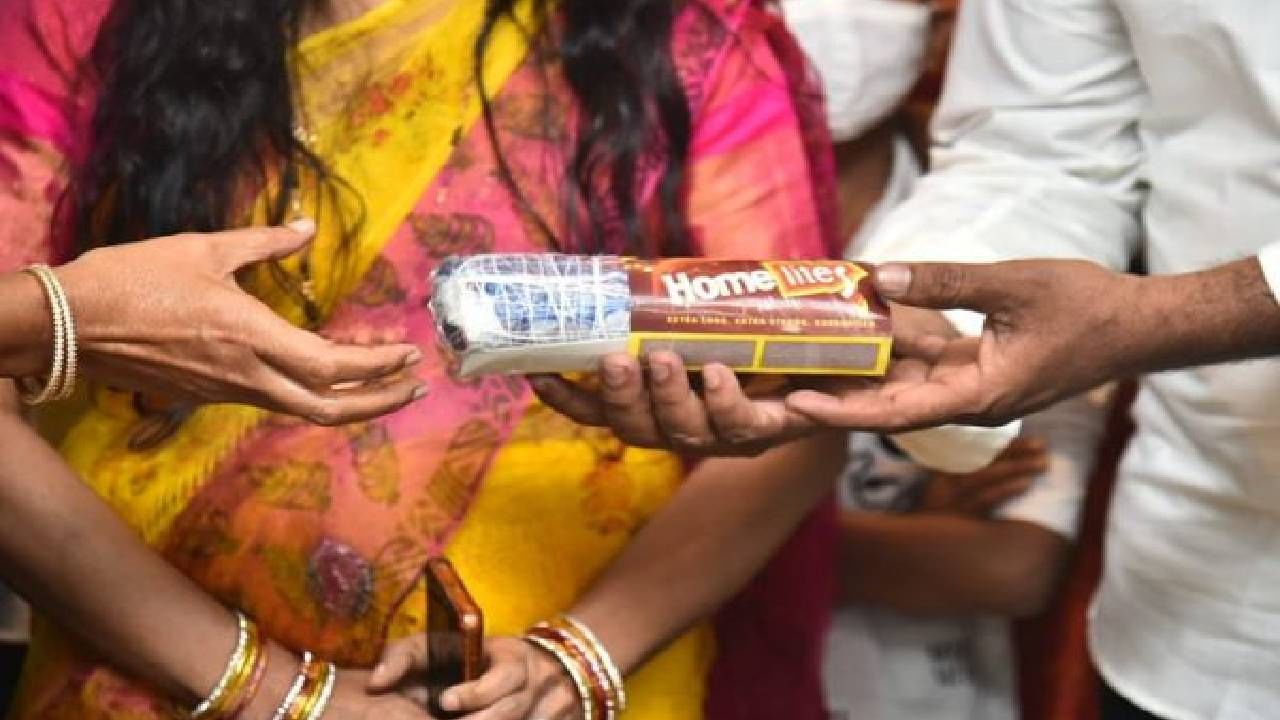 Handloom Saree: ಈ ಸೀರೆಯನ್ನು ಮಡಿಚಿ, ಬೆಂಕಿ ಪೊಟ್ಟಣದೊಳಗೆ ಪ್ಯಾಕ್ ಮಾಡಬಹುದು!