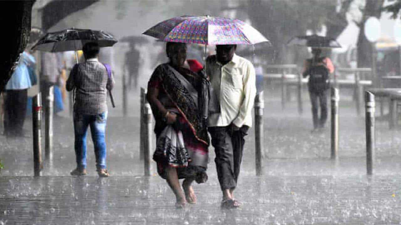 Karnataka Weather Today: ಕರ್ನಾಟಕದಲ್ಲಿ ಇಂದಿನಿಂದ 5 ದಿನ ಮಳೆ ಸಾಧ್ಯತೆ; ಬೆಂಗಳೂರಿನ ಹವಾಮಾನ ಹೀಗಿದೆ Karnataka Weather Today: ಕರ್ನಾಟಕದಲ್ಲಿ ಇಂದಿನಿಂದ 5 ದಿನ ಮಳೆ ಸಾಧ್ಯತೆ; ಬೆಂಗಳೂರಿನ ಹವಾಮಾನ ಹೀಗಿದೆ