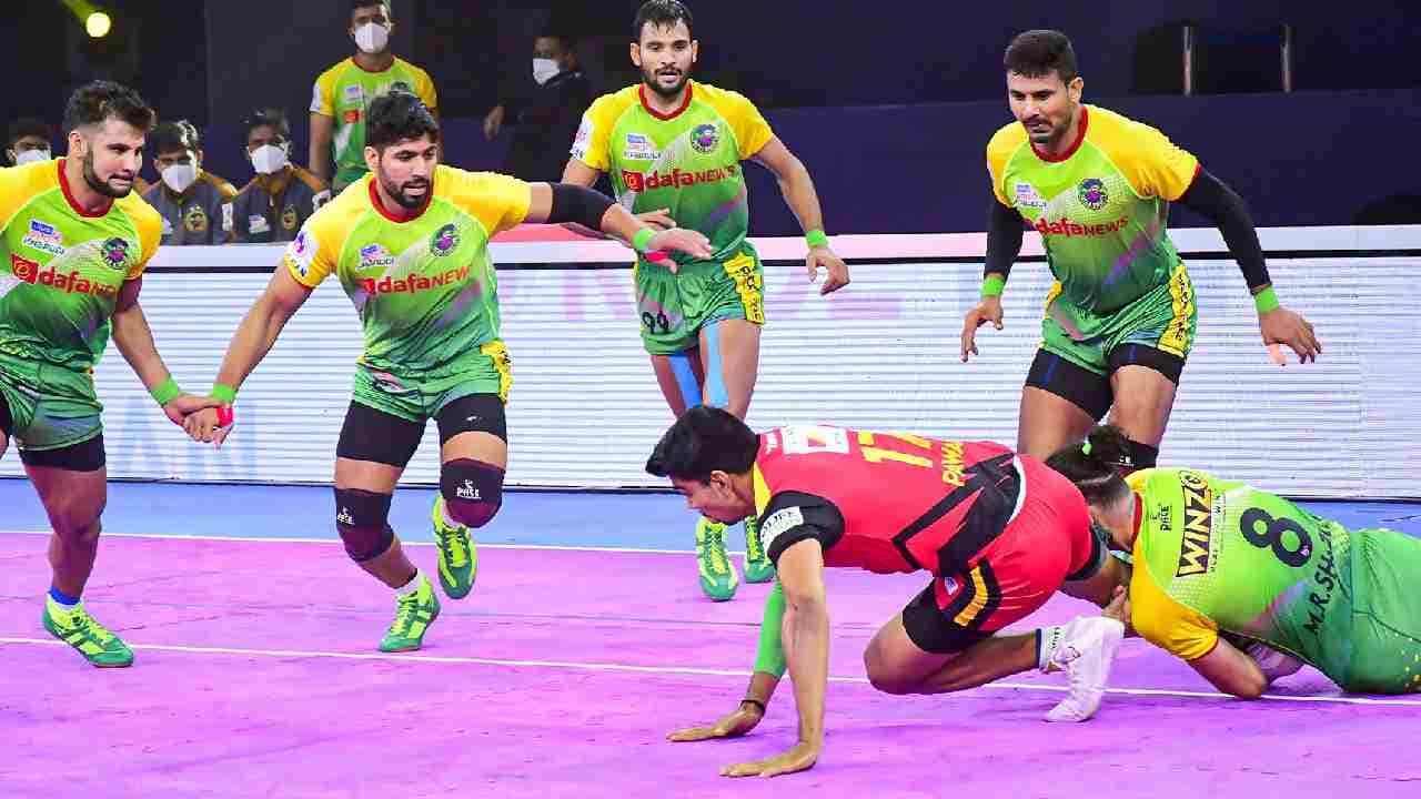 Pro kabaddi 2021-22: ಬೆಂಗಳೂರು ಬುಲ್ಸ್ಗೆ ಸೋಲುಣಿಸಿದ ಪಟ್ನಾ ಪೈರೇಟ್ಸ್ Pro kabaddi 2021-22: ಬೆಂಗಳೂರು ಬುಲ್ಸ್ಗೆ ಸೋಲುಣಿಸಿದ ಪಟ್ನಾ ಪೈರೇಟ್ಸ್