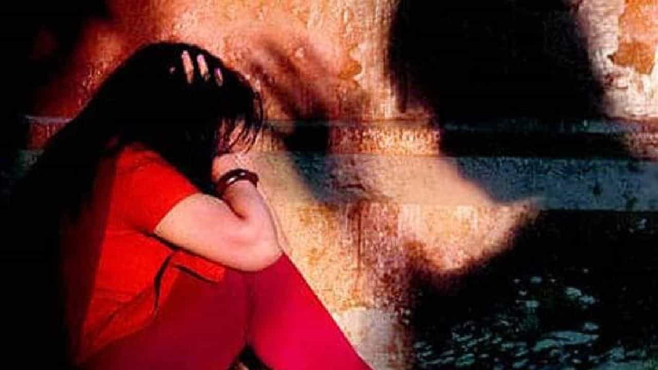 Shocking News: ಹೆಂಡತಿ ಮೇಲೆ ಸಾಮೂಹಿಕ ಅತ್ಯಾಚಾರ ನಡೆಸಿದವರನ್ನು ಕೊಲ್ಲಲು ಗಂಡ ಮಾಡಿದ ಪ್ಲಾನ್ ಅಂತಿಂಥದ್ದಲ್ಲ! Shocking News: ಹೆಂಡತಿ ಮೇಲೆ ಸಾಮೂಹಿಕ ಅತ್ಯಾಚಾರ ನಡೆಸಿದವರನ್ನು ಕೊಲ್ಲಲು ಗಂಡ ಮಾಡಿದ ಪ್ಲಾನ್ ಅಂತಿಂಥದ್ದಲ್ಲ!