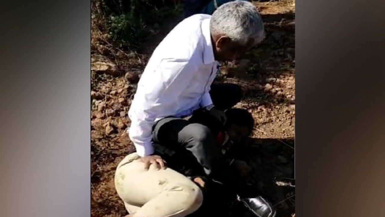 Shocking Video: ಗರ್ಭಿಣಿಯಾಗಿದ್ದ ಫಾರೆಸ್ಟ್​ ರೇಂಜರ್​ ಕೂದಲು ಹಿಡಿದೆಳೆದು, ಥಳಿಸಿದ ದಂಪತಿ; ಶಾಕಿಂಗ್ ವಿಡಿಯೋ ವೈರಲ್