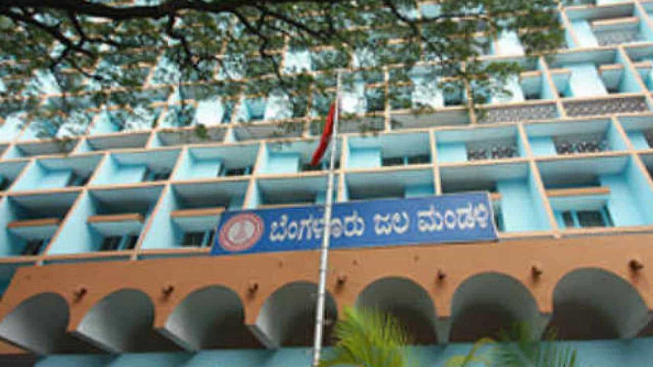 ಬೆಂಗಳೂರು: ಜನರಿಗೆ ಮತ್ತಷ್ಟು ಬೆಲೆ ಏರಿಕೆಯ ಬರೆ?; ನೀರಿನ ದರ ಹೆಚ್ಚಳಕ್ಕೆ ಪ್ರಸ್ತಾವನೆ ಸಲ್ಲಿಸಿದ ಜಲಮಂಡಳಿ ಬೆಂಗಳೂರು: ಜನರಿಗೆ ಮತ್ತಷ್ಟು ಬೆಲೆ ಏರಿಕೆಯ ಬರೆ?; ನೀರಿನ ದರ ಹೆಚ್ಚಳಕ್ಕೆ ಪ್ರಸ್ತಾವನೆ ಸಲ್ಲಿಸಿದ ಜಲಮಂಡಳಿ