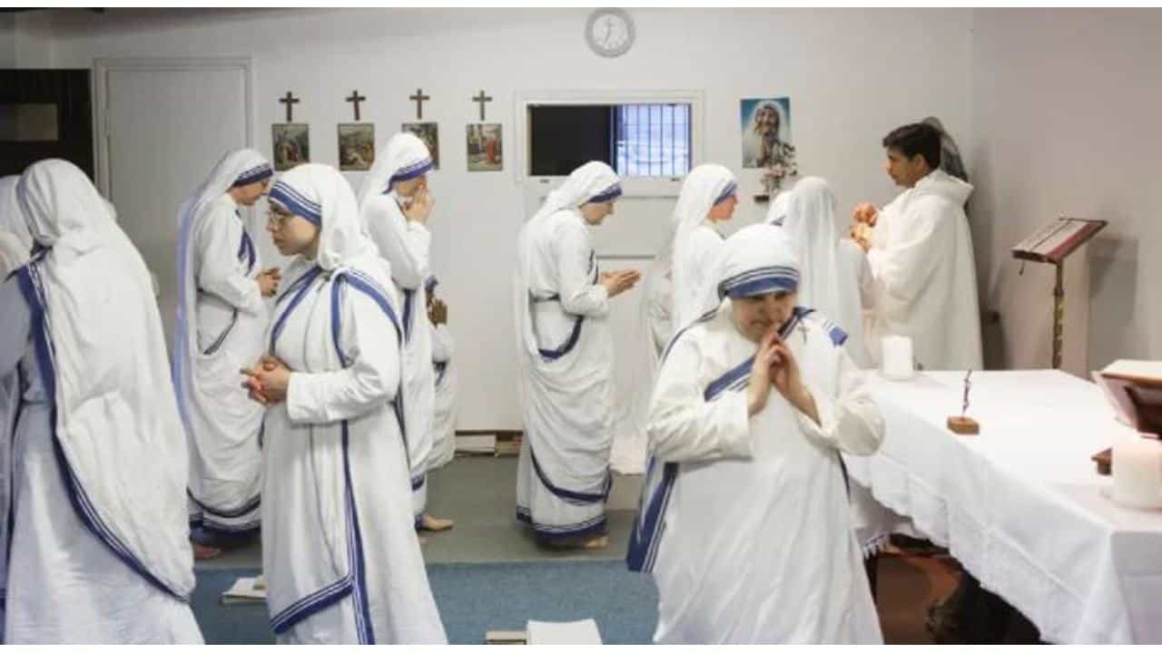 ಸಿಎಂ ಪರಿಹಾರ ನಿಧಿಯಿಂದ ಕ್ರೈಸ್ತ ಮಿಷನರಿಗಳಿಗೆ ಲಕ್ಷಾಂತರ ರೂ ತುರ್ತು ಪರಿಹಾರ ಕೊಡುಗೆ ನೀಡಿದ ಮುಖ್ಯಮಂತ್ರಿ ಸಿಎಂ ಪರಿಹಾರ ನಿಧಿಯಿಂದ ಕ್ರೈಸ್ತ ಮಿಷನರಿಗಳಿಗೆ ಲಕ್ಷಾಂತರ ರೂ ತುರ್ತು ಪರಿಹಾರ ಕೊಡುಗೆ ನೀಡಿದ ಮುಖ್ಯಮಂತ್ರಿ
