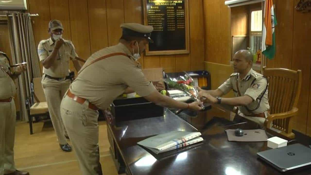 Belagavi: ಬೆಳಗಾವಿ ಪೊಲೀಸ್ ಕಮಿಷನರ್ ಆಗಿ ಬೋರಲಿಂಗಯ್ಯ ಅಧಿಕಾರ ಸ್ವೀಕಾರ Belagavi: ಬೆಳಗಾವಿ ಪೊಲೀಸ್ ಕಮಿಷನರ್ ಆಗಿ ಬೋರಲಿಂಗಯ್ಯ ಅಧಿಕಾರ ಸ್ವೀಕಾರ