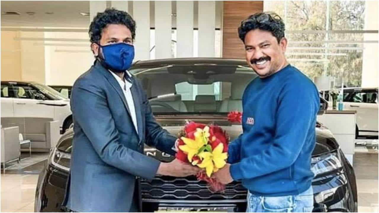 1.5 ಕೋಟಿ ರೂ. ಬೆಲೆಯ ಕಾರು ಗಿಫ್ಟ್​ ಪಡೆದ ‘ಕಿಲಾಡಿ’ ನಿರ್ದೇಶಕ; ಆದರೆ ಚಿತ್ರವೇ ಇನ್ನೂ ರಿಲೀಸ್​ ಆಗಿಲ್ಲ