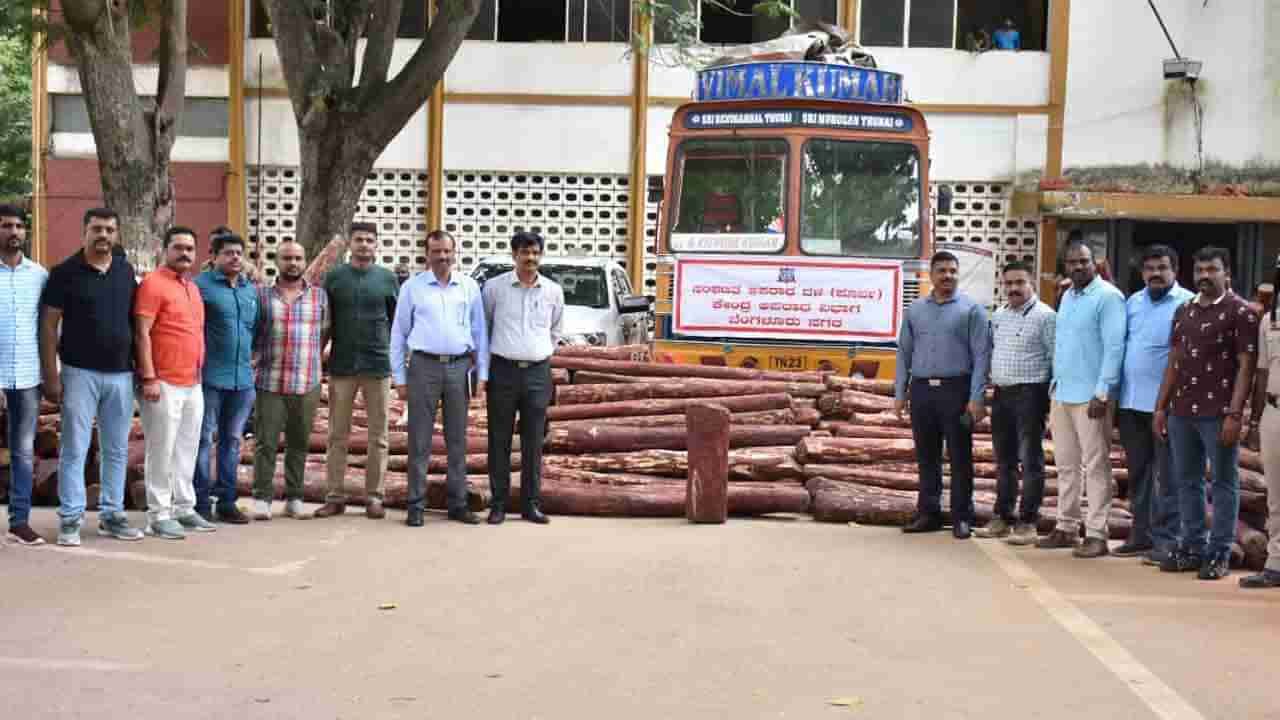 ಸ್ಮಗ್ಲರ್​​ಗಳಿಂದ ರಕ್ತ ಚಂದನ ರಾಬರಿ‌ ಮಾಡಿದ್ದ ಇಬ್ಬರು ಕಾನ್ಸ್​​ಟೇಬಲ್ ಸಸ್ಪೆಂಡ್: ಪೊಲೀಸ್​ ಆಯುಕ್ತ ಕಮಲ್ ಪಂತ್ ಆದೇಶ