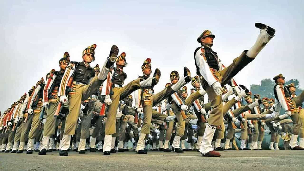 Republic Day 2022 Parade: ಗಣರಾಜ್ಯೋತ್ಸವ ಪಥಸಂಚಲನಕ್ಕೆ ಪೂರ್ವಾಭ್ಯಾಸ; ಈ ಬಾರಿಯ ಪರೇಡ್ನ ವಿಶೇಷತೆಗಳೇನು? Republic Day 2022 Parade: ಗಣರಾಜ್ಯೋತ್ಸವ ಪಥಸಂಚಲನಕ್ಕೆ ಪೂರ್ವಾಭ್ಯಾಸ; ಈ ಬಾರಿಯ ಪರೇಡ್ನ ವಿಶೇಷತೆಗಳೇನು?