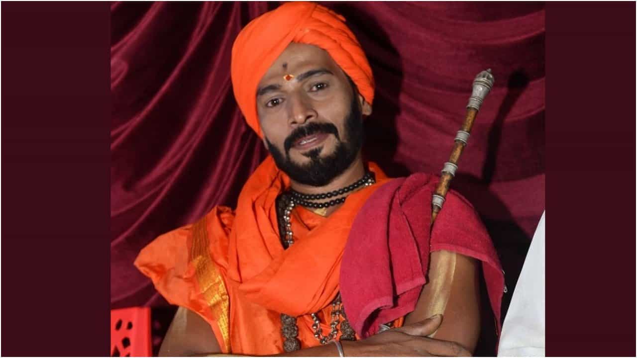 ಸಿನಿಮಾ ಹೀರೋ ಆದ ರಿಷಿಕುಮಾರ ಸ್ವಾಮಿ; ‘ಸರ್ವಸ್ಯ ನಾಟ್ಯಂ’ ಚಿತ್ರದಲ್ಲಿ ಗೆಟಪ್ ಚೇಂಜ್ ಸಿನಿಮಾ ಹೀರೋ ಆದ ರಿಷಿಕುಮಾರ ಸ್ವಾಮಿ; ‘ಸರ್ವಸ್ಯ ನಾಟ್ಯಂ’ ಚಿತ್ರದಲ್ಲಿ ಗೆಟಪ್ ಚೇಂಜ್