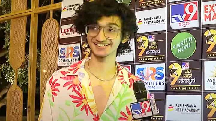 ‘ನವನಕ್ಷತ್ರ ಸನ್ಮಾನ 2021’ ಕಾರ್ಯಕ್ರಮದಲ್ಲಿ ಹಳೆಯ ದಿನಗಳನ್ನು ನೆನಪಿಸಿಕೊಂಡ ಸಂಜಿತ್ ಹೆಗಡೆ ‘ನವನಕ್ಷತ್ರ ಸನ್ಮಾನ 2021’ ಕಾರ್ಯಕ್ರಮದಲ್ಲಿ ಹಳೆಯ ದಿನಗಳನ್ನು ನೆನಪಿಸಿಕೊಂಡ ಸಂಜಿತ್ ಹೆಗಡೆ