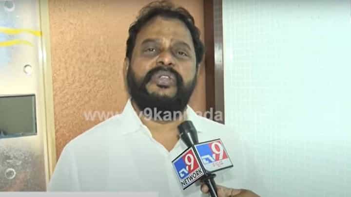 ರಾಜ್ಯದಲ್ಲಿ ಕೊರೋನಾ ಪ್ರಕರಣಗಳು ಹೆಚ್ಚುತ್ತಿರುವುದಕ್ಕೆ ಕಾಂಗ್ರೆಸ್ ಮತ್ತು ಬಿಜೆಪಿ ಪಕ್ಷಗಳೇ ಕಾರಣವೆಂದರು ಜೆಡಿ(ಎಸ್) ವಕ್ತಾರ ಸರವಣ ರಾಜ್ಯದಲ್ಲಿ ಕೊರೋನಾ ಪ್ರಕರಣಗಳು ಹೆಚ್ಚುತ್ತಿರುವುದಕ್ಕೆ ಕಾಂಗ್ರೆಸ್ ಮತ್ತು ಬಿಜೆಪಿ ಪಕ್ಷಗಳೇ ಕಾರಣವೆಂದರು ಜೆಡಿ(ಎಸ್) ವಕ್ತಾರ ಸರವಣ