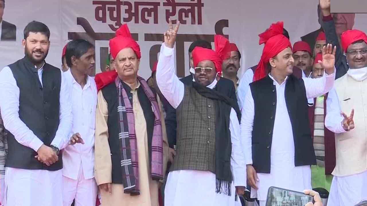 Uttar Pradesh Elections ಸ್ವಾಮಿ ಪ್ರಸಾದ್ ಮೌರ್ಯ, ಧರಂ ಸಿಂಗ್ ಸೈನಿ ಜತೆ 6 ಶಾಸಕರು ಸಮಾಜವಾದಿ ಪಕ್ಷಕ್ಕೆ ಸೇರ್ಪಡೆ Uttar Pradesh Elections ಸ್ವಾಮಿ ಪ್ರಸಾದ್ ಮೌರ್ಯ, ಧರಂ ಸಿಂಗ್ ಸೈನಿ ಜತೆ 6 ಶಾಸಕರು ಸಮಾಜವಾದಿ ಪಕ್ಷಕ್ಕೆ ಸೇರ್ಪಡೆ
