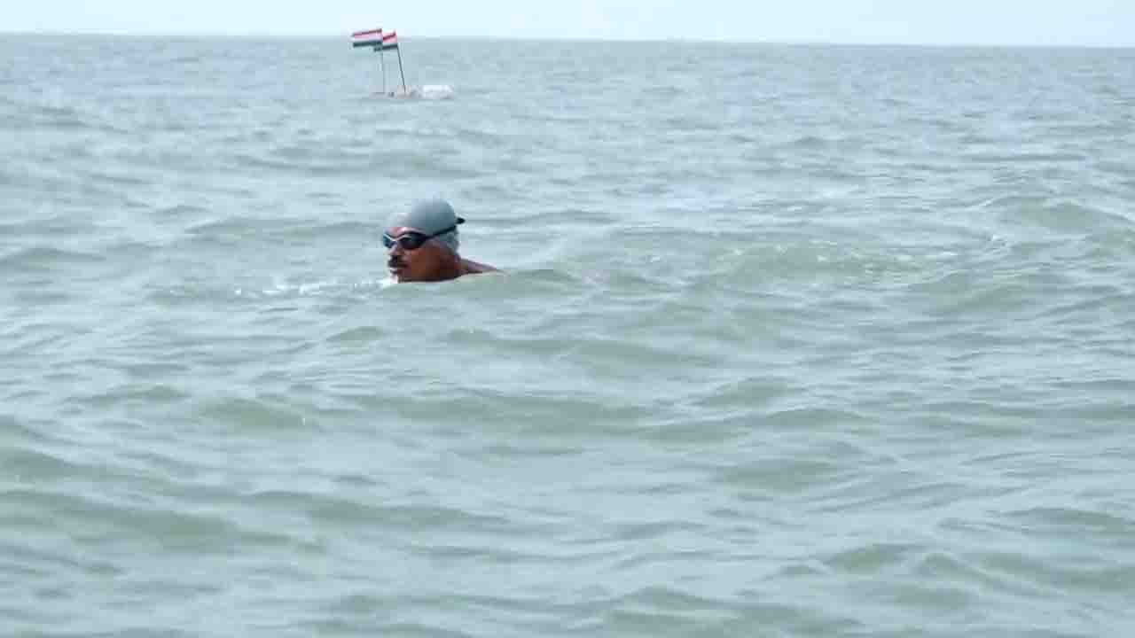 Udupi man creates record by swimming