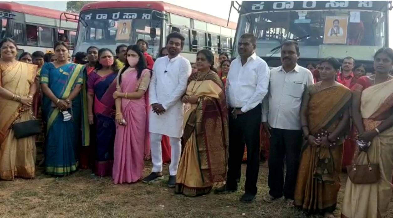 four thousand women travel to om shakti in tamilnadu from doddaballapur to control coronavirus No mask- No social distance