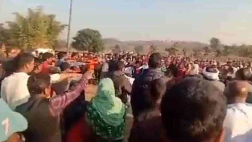 Video: ಛತ್ತೀಸ್ಗಢ್ನ ಹಳ್ಳಿಯೊಂದರಲ್ಲಿ ವಿವಾದಿತ ಪ್ರತಿಜ್ಞಾ ವಿಧಿ ಸ್ವೀಕಾರ; ಕಾರ್ಯಕ್ರಮ ಆಯೋಜಕರನ್ನು ಹುಡುಕುತ್ತಿರುವ ಪೊಲೀಸರು !