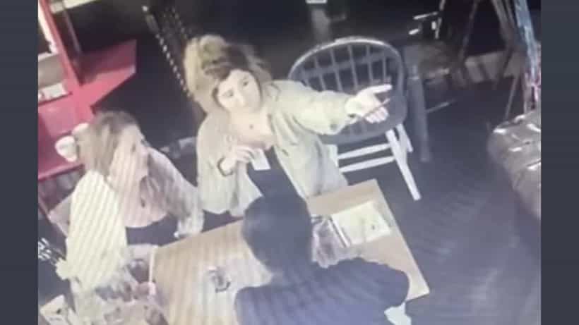 Viral Video: ಪಬ್ನ ಒಳಗೆ ತಮ್ಮ ಪಾಡಿಗೆ ತಾವೇ ವಸ್ತುಗಳ ಚಲನೆ!; ಕುತೂಹಲಕಾರಿ ವಿಡಿಯೋ ನೋಡಿ